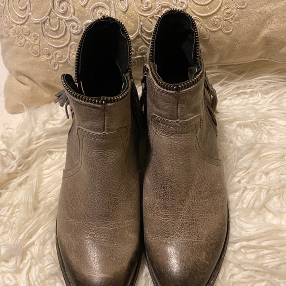 G Circle Boots - Picture 4 of 4